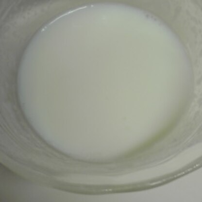 ちょうど練乳がなかったから作りました。出来たてをパチリ♪ホント練乳だ～、わ～い！！レンジで出来ちゃうから嬉しい♪
